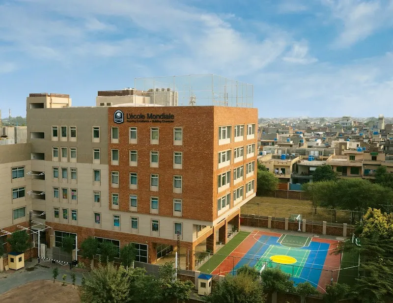Lecole Mondiale
