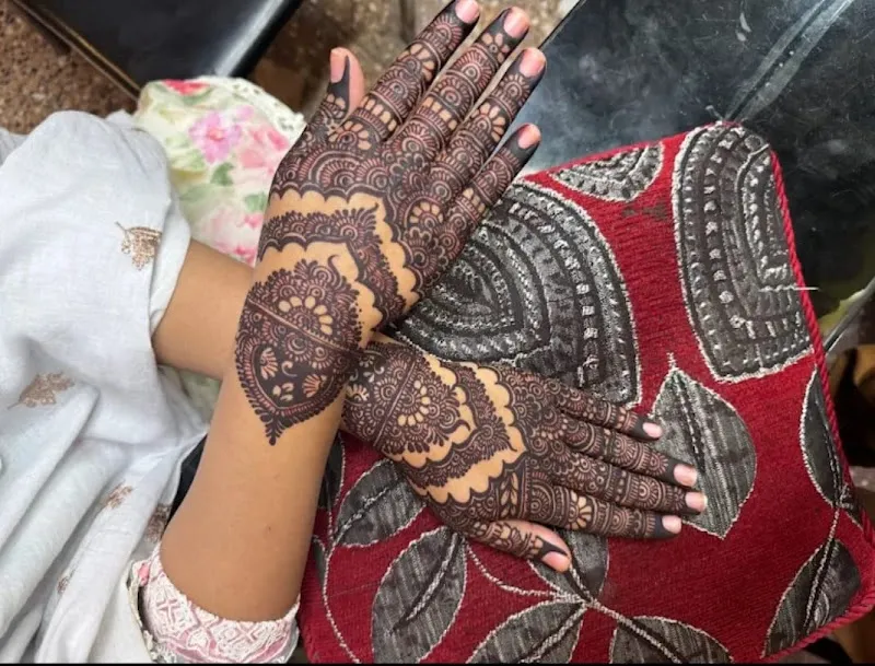 Iqra Injection and cone Mehndi Artist